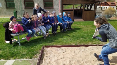 Lupiči příběhů s Knížkou, která dělá zvuky - Na hřišti za školou, duben 2021