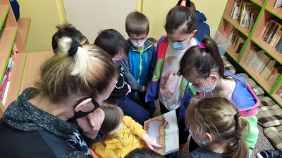 Lupiči příběhů a bilderbuchy - Ve školní knihovně v Horním Kostelci, leden 2021