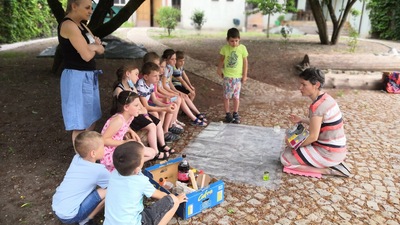 Lupiči příběhů a pokusy - V Zahradě příběhů Knihovny Břetislava Kafky, červen 2021