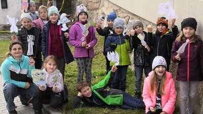 Lupiči příběhů hledali domov pro pohádkové postavičky - Okolí školy v Horním Kostelci, říjen 2021 