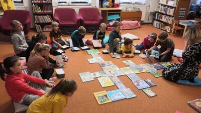 Knižní domino v knihovně - Listopad 2021