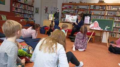 Březnový Bookstart - Čtení knihy Rytíř, který nechtěl bojovat od H. Docherty 