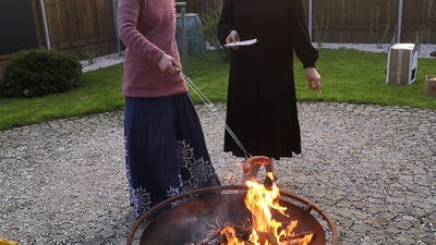 Vrchní čarodějka Alenka a vrchní čarodějka Monča