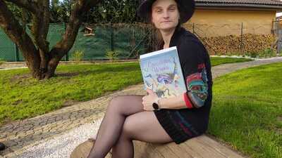 Vrchní čarodějka Kristina s knihou Čarodějka Winnie