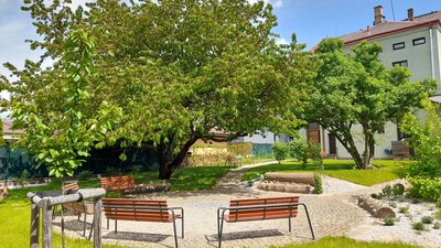 Nové lavičky v Zahradě příběhů