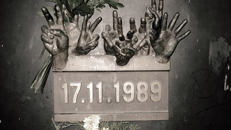 33 let svobody a demokracie