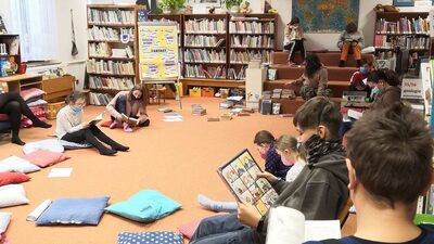 15 minut čtení s žáky 2. stupně v rámci besedy  (listopad 2021)