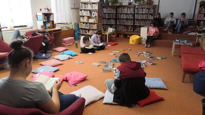 15 minut čtení s žáky 2. stupně v rámci besedy (listopad 2021)