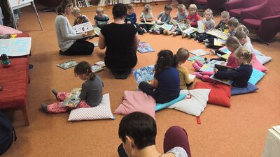 MŠ Náchodská na podzimní návštěvě v knihovně (podzim 2021)