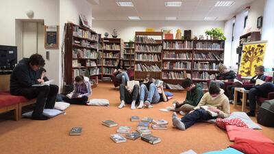 15 minut čtení s žáky 2. stupně v rámci besedy  (listopad 2021)