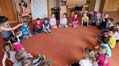 Doba covidová aneb Když nemůže školka do knihovny, může knihovna do školky