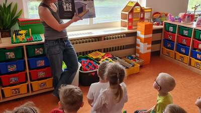 Doba covidová aneb Když nemůže školka do knihovny, může knihovna do školky