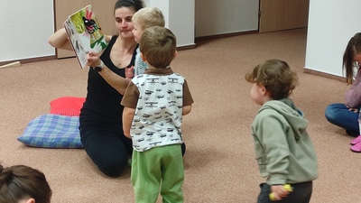 22-10-25 - Čtení knihy Velký zlý vlk je nemocný