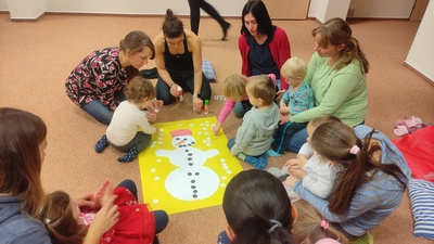 22-12-13 - Venku sice není sníh, ale my jsme si sněhuláka stejně postavili