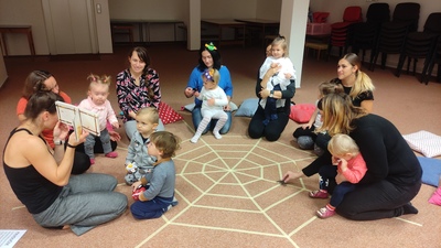 22-11-01 - Halloweenský Knihovníček s knihou Erica Carleho