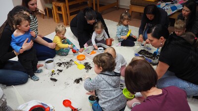 23-03-21 - Venku je sice ošklivo, ale to nevadí, zahradničit se dá i uvnitř aneb Vítání jara a sázení velikonočního osení