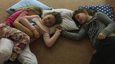 Že by dospávačka rušné noci?