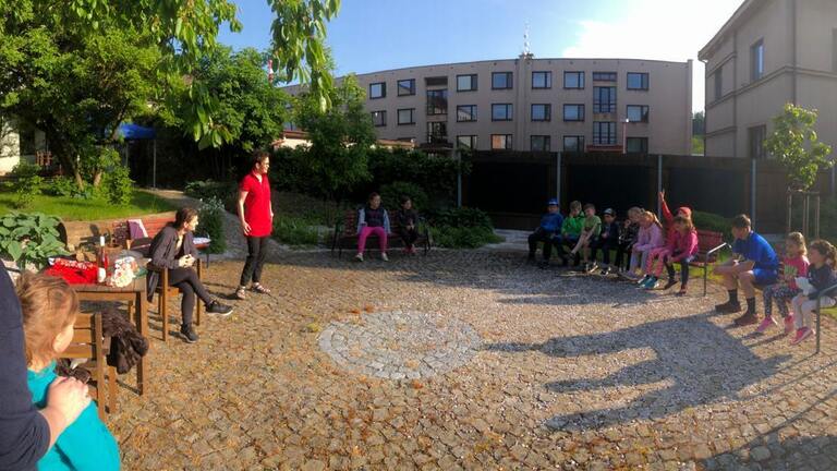 Spaní v knihovně se žernovskými Spaní v knihovně se žernovskými