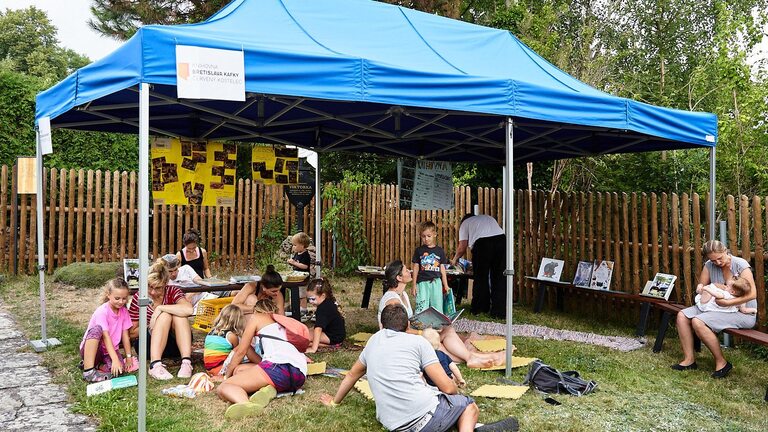 Knihovna na Mezinárodním folklórním festivalu