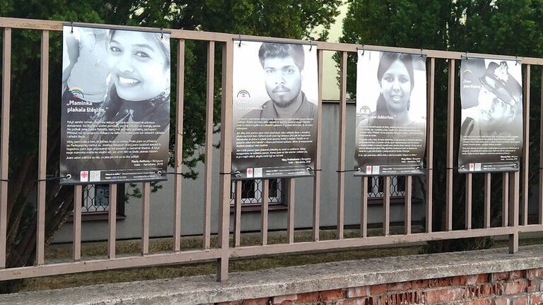 Beseda o Indii a výstava fotografií v knihovním průjezdu