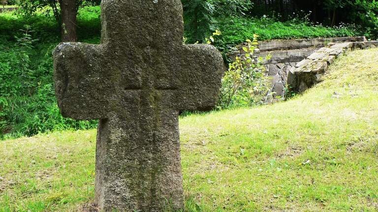 Příběhy kamenných křížů Trutnovska Příběhy kamenných křížů Trutnovska